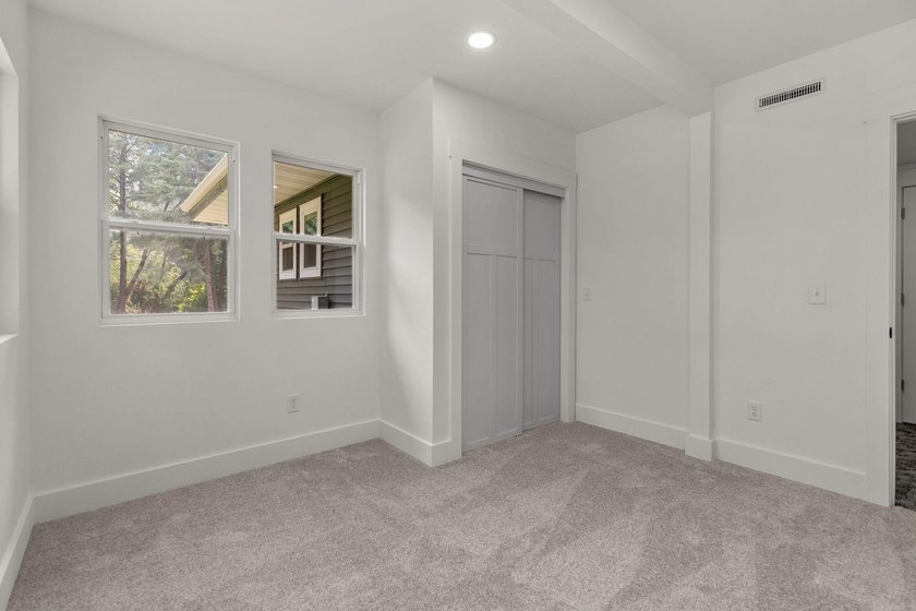 Stunning fully remodeled ranch in a prime location! This 1,638 - photo 9