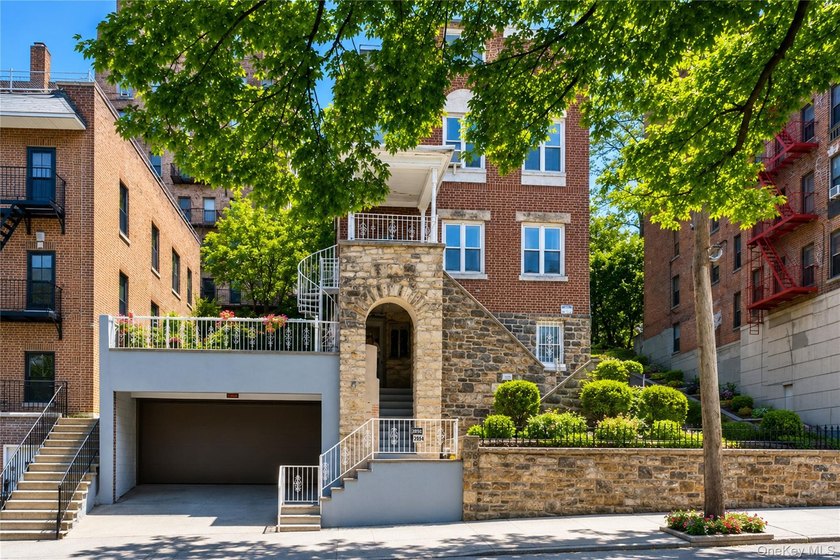 Welcome to 2854 Kingsbridge Terrace, an exceptional opportunity - photo 2