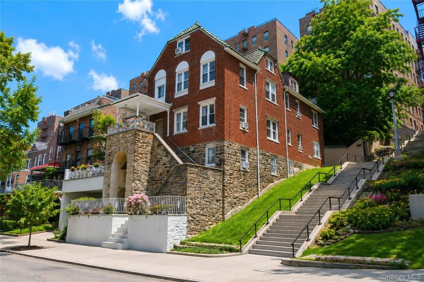 Welcome to 2854 Kingsbridge Terrace, an exceptional opportunity - photo 3