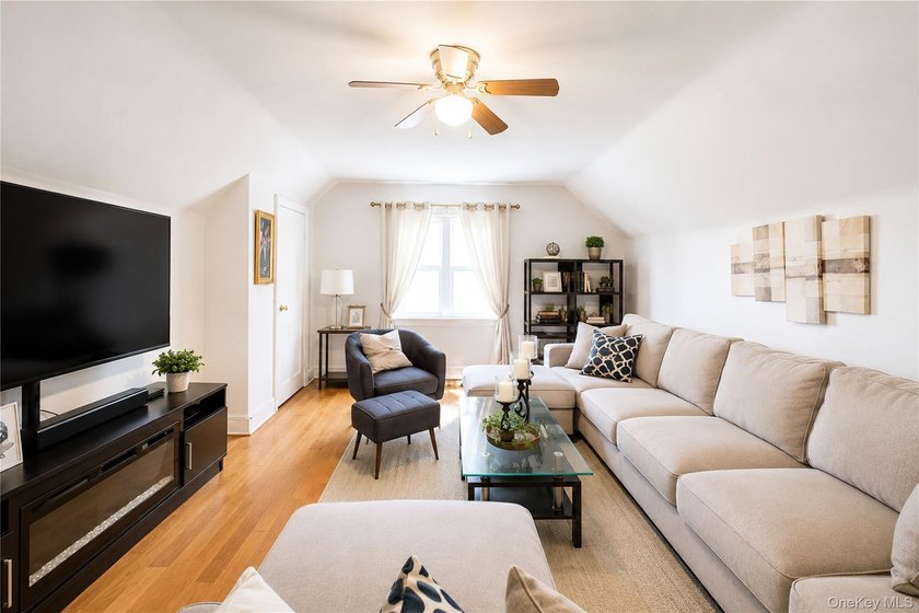 Welcome to 2854 Kingsbridge Terrace, an exceptional opportunity - photo 4