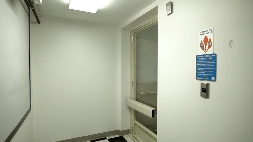 Specialty Building offering three floors of offices, large class - photo 21