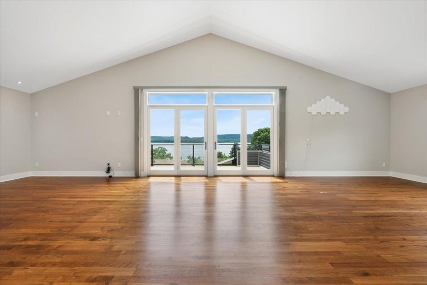 Perched on the hillside to capture breathtaking panoramic views - photo 35