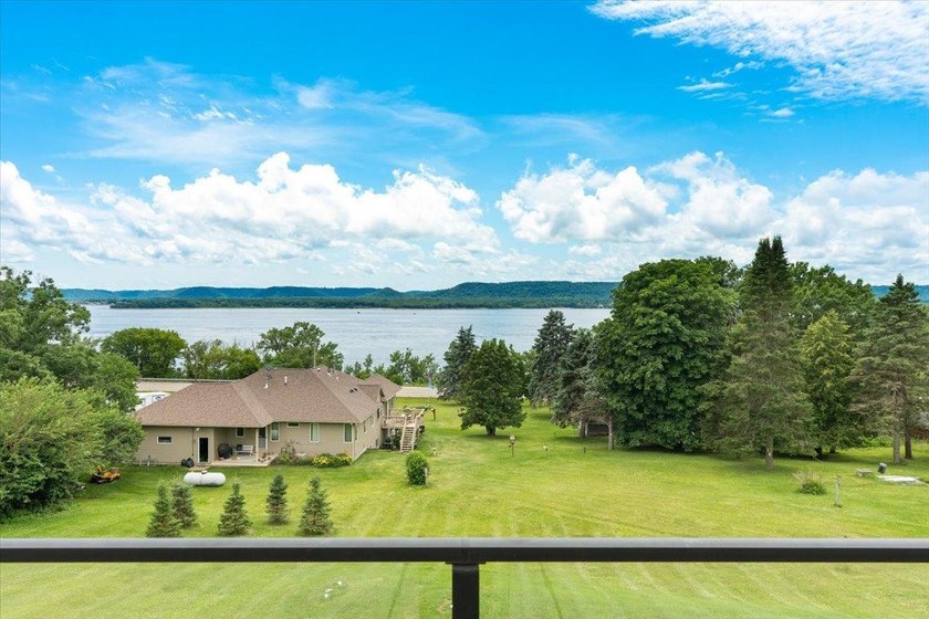 Perched on the hillside to capture breathtaking panoramic views - photo 41
