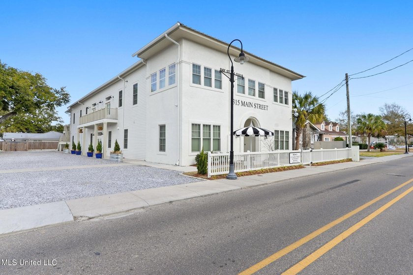 Welcome to 315 Main Street Condos - where historic charm meets - photo 2