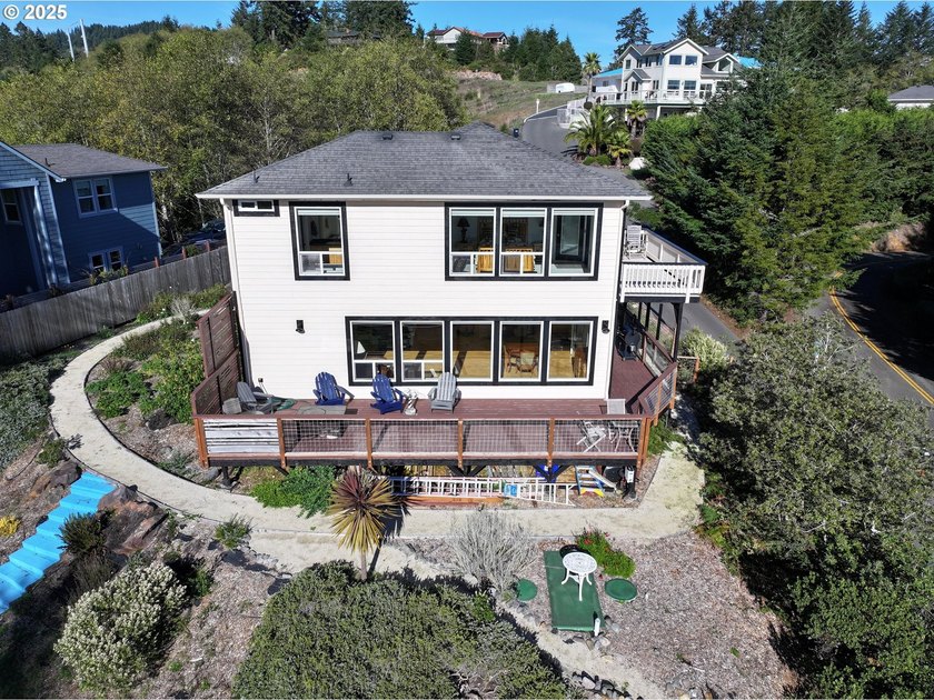 PRICE REDUCED! OCEAN VIEWS ABOUND in this light, bright and airy - photo 3