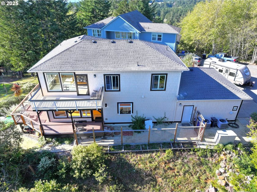 PRICE REDUCED! OCEAN VIEWS ABOUND in this light, bright and airy - photo 4