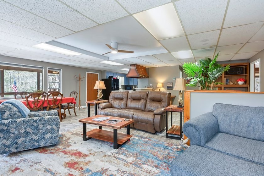 PRICE REDUCTION!!  Discover the perfect blend of privacy - photo 4