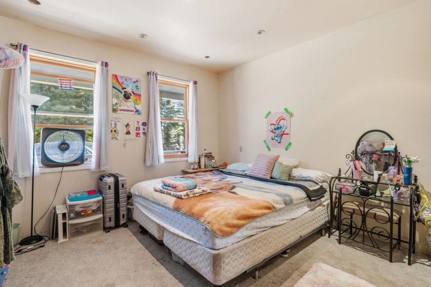 First time on the market, this bespoke 3 bed/3.5 bath modern - photo 12