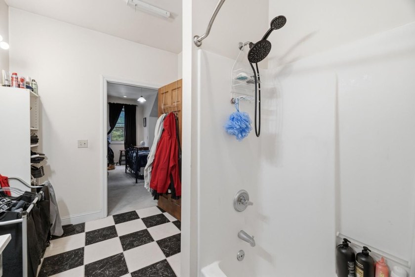 First time on the market, this bespoke 3 bed/3.5 bath modern - photo 16
