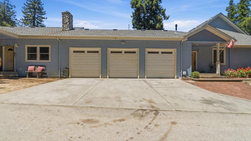 First time on the market, this bespoke 3 bed/3.5 bath modern - photo 25