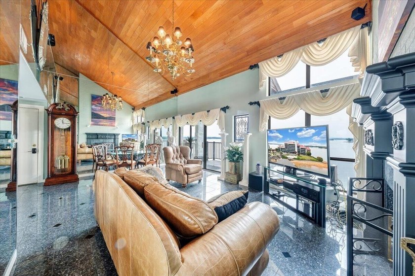 Best views at Smith Mountain Lake from this 5th Floor Penthouse - photo 7