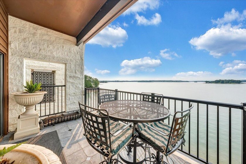 Best views at Smith Mountain Lake from this 5th Floor Penthouse - photo 8