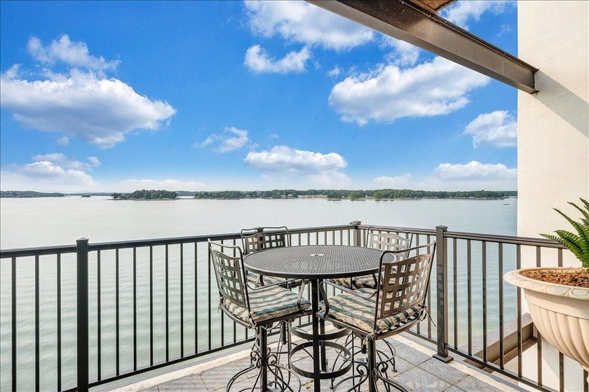 Best views at Smith Mountain Lake from this 5th Floor Penthouse - photo 9