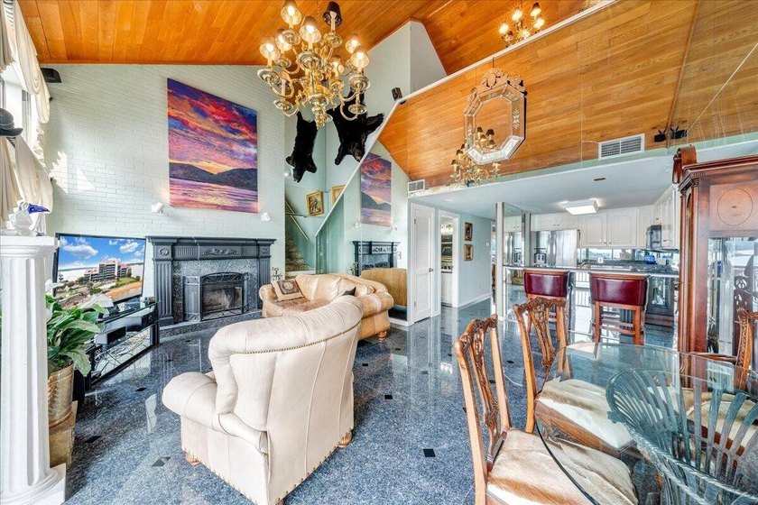 Best views at Smith Mountain Lake from this 5th Floor Penthouse - photo 10