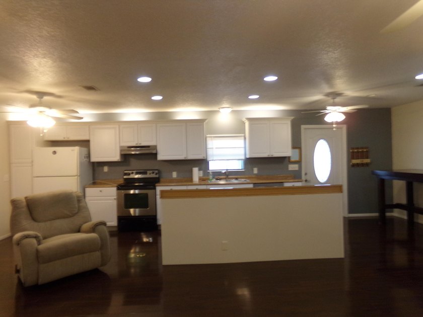 Welcome to this charming 3-bedroom, 2-bathroom manufactured home - photo 12
