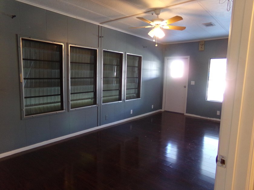 Welcome to this charming 3-bedroom, 2-bathroom manufactured home - photo 15