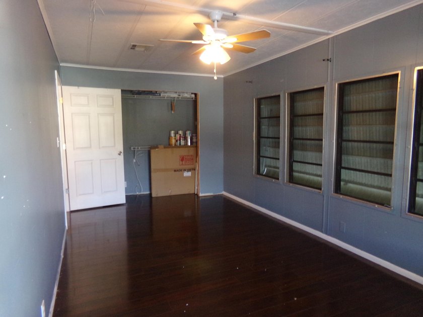 Welcome to this charming 3-bedroom, 2-bathroom manufactured home - photo 16