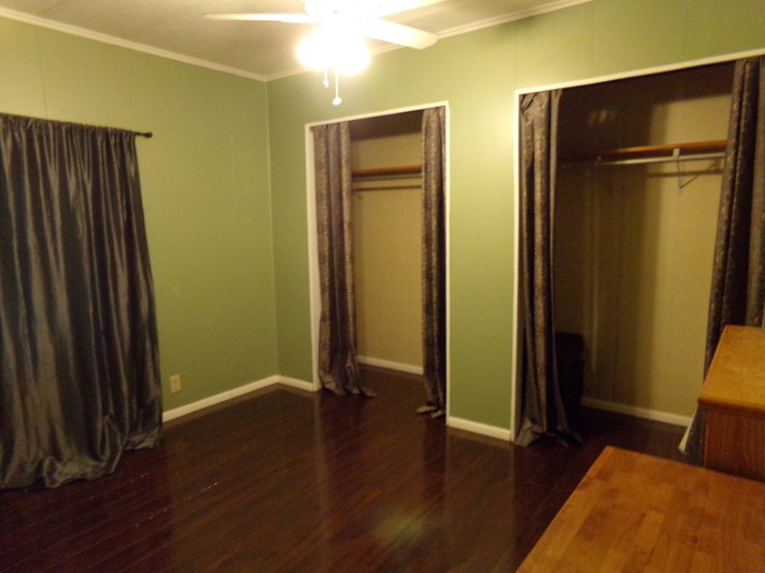 Welcome to this charming 3-bedroom, 2-bathroom manufactured home - photo 17