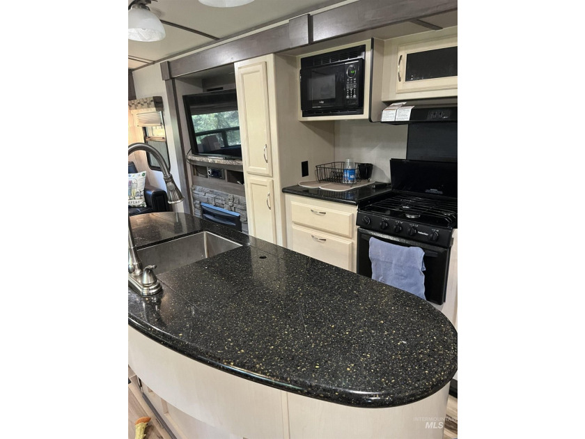 Remarkable property ready for you to camp, RV or build. 1.5 flat - photo 21