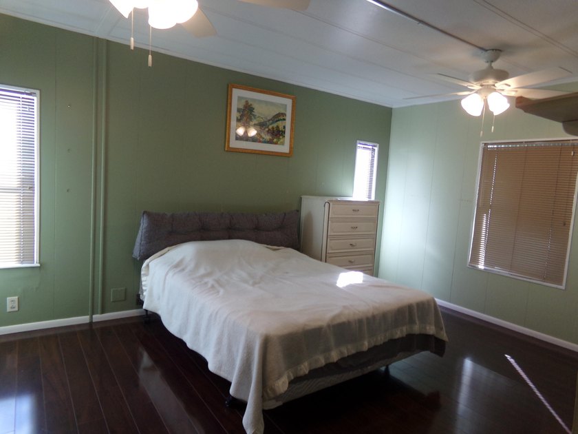 Welcome to this charming 3-bedroom, 2-bathroom manufactured home - photo 21