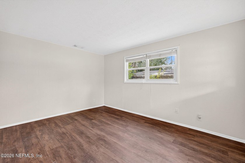 Spacious 5-Bedroom, 2.5-Bath concrete block home in the Hyde - photo 2