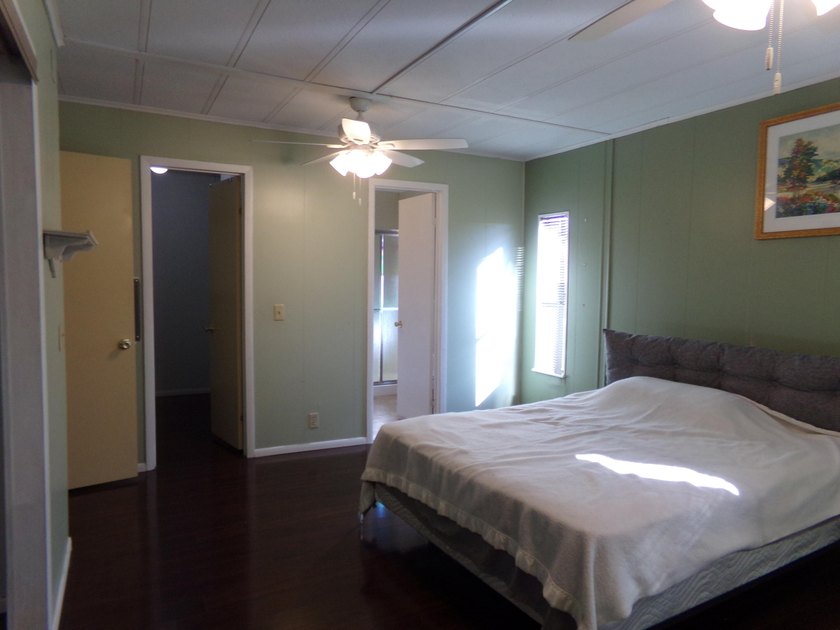 Welcome to this charming 3-bedroom, 2-bathroom manufactured home - photo 22