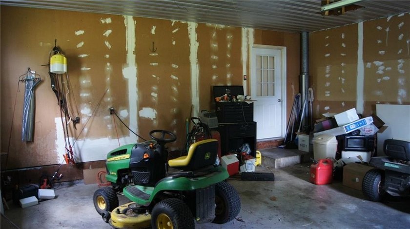 Solid 2-bedroom ranch on 1.5 acres with beautiful views and - photo 25