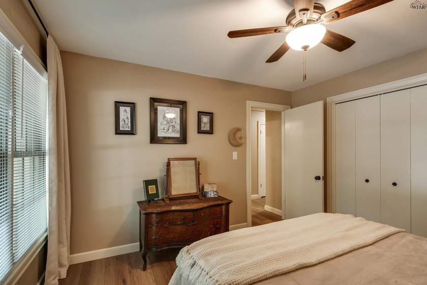 Over $100K in recent renovations that include a full kitchen - photo 25