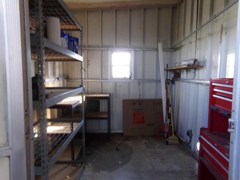 Welcome to this charming 3-bedroom, 2-bathroom manufactured home - photo 27