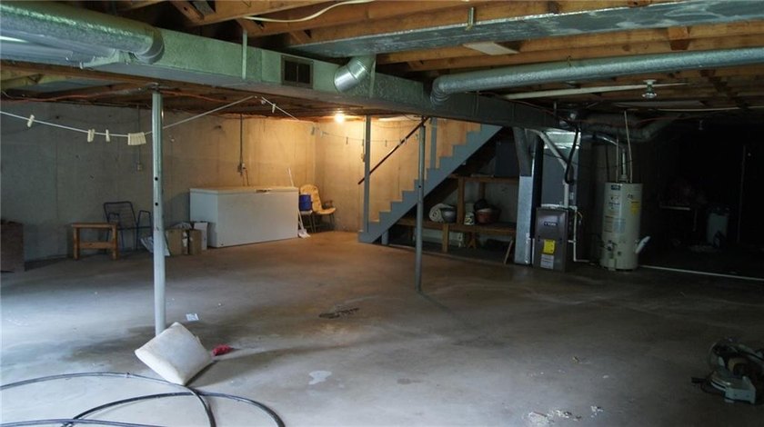 Solid 2-bedroom ranch on 1.5 acres with beautiful views and - photo 29