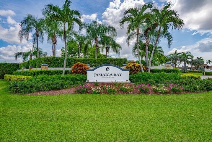 Welcome to this charming 3-bedroom, 2-bathroom manufactured home - photo 32