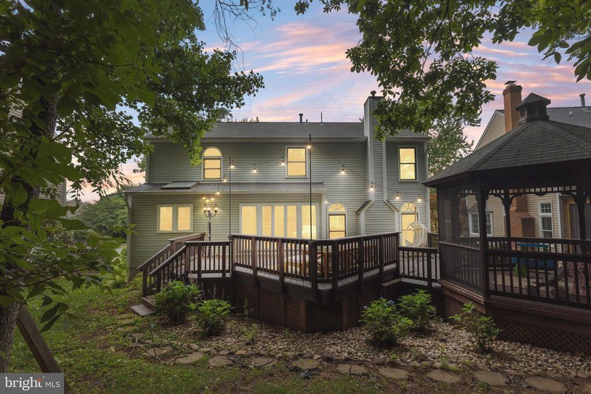 Tucked within the beloved Potomac Lakes enclave of Cascades - photo 2