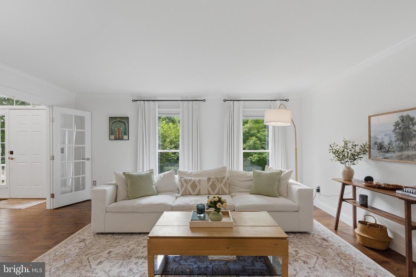 Tucked within the beloved Potomac Lakes enclave of Cascades - photo 6