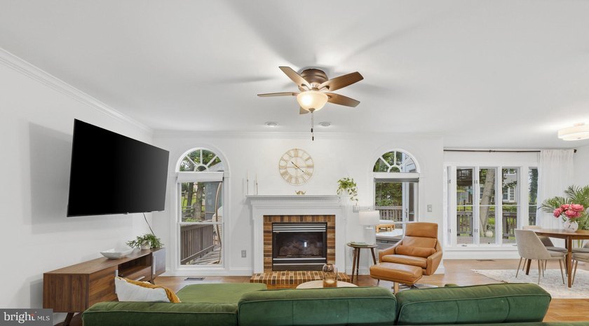 Tucked within the beloved Potomac Lakes enclave of Cascades - photo 8