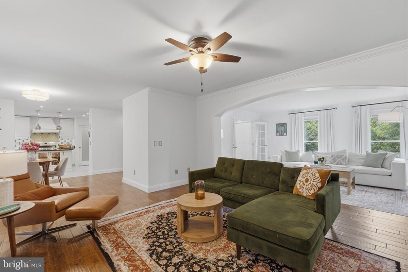 Tucked within the beloved Potomac Lakes enclave of Cascades - photo 10
