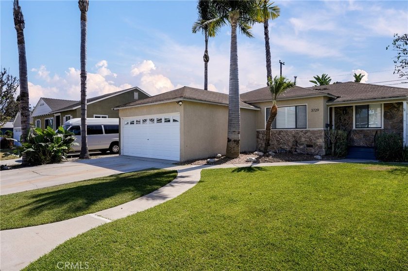 Charming, updated home nestled in sought-after neighborhood of - photo 2