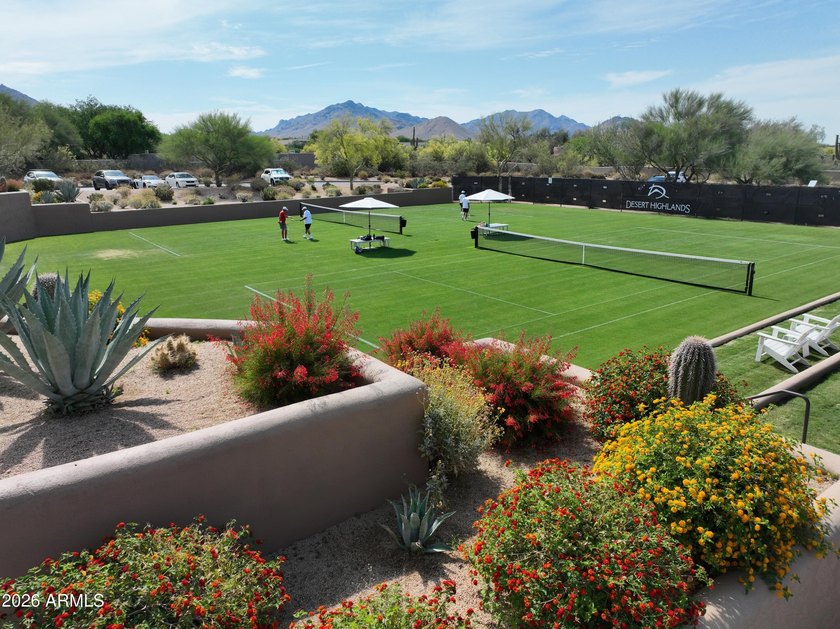 Nestled in a private cul-de-sac on the 4th tee of the renowned - photo 42