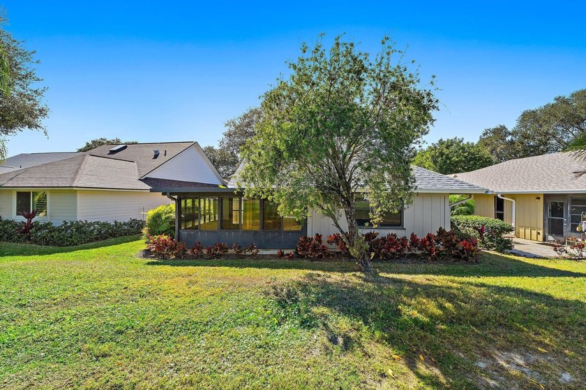 Perfectly positioned along the fairway and just a short walk to - photo 23