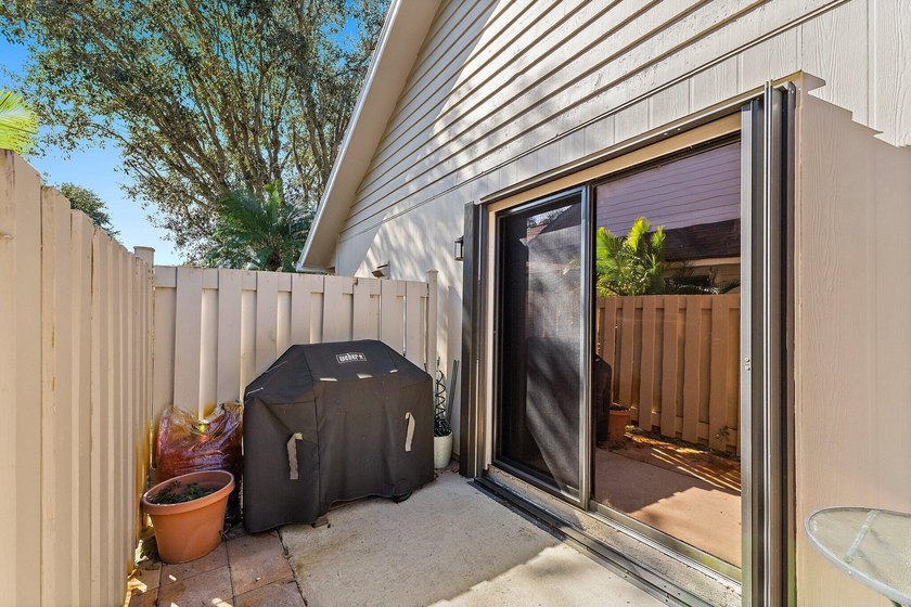Perfectly positioned along the fairway and just a short walk to - photo 25