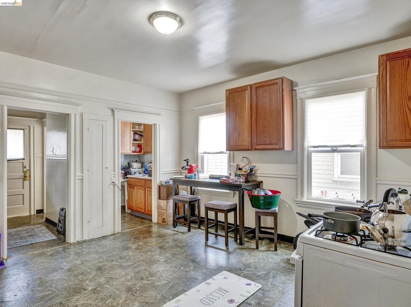 Conveniently located triplex near Children's Hospital and BART - photo 7