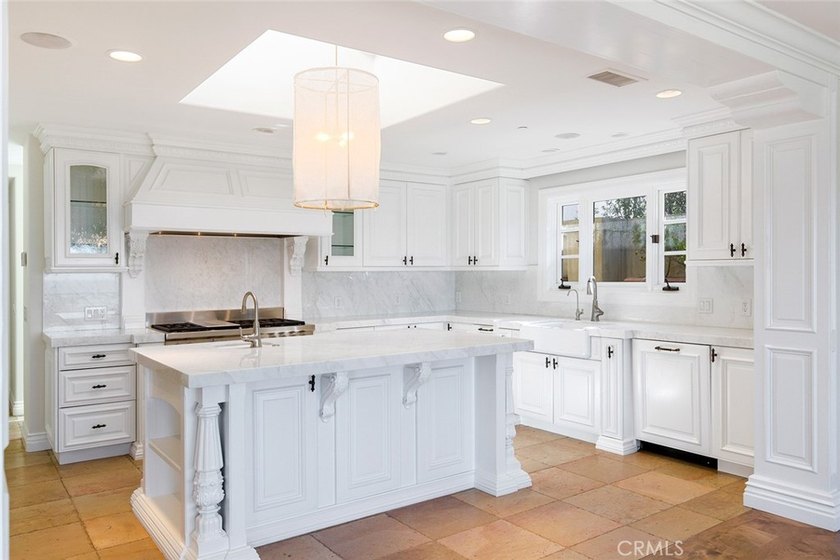 Experience refined coastal living with this exceptional 12-month - photo 4