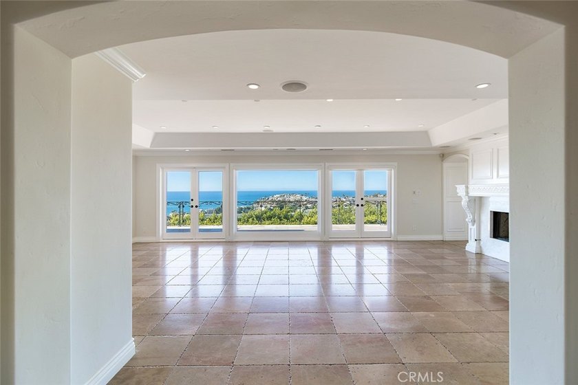 Experience refined coastal living with this exceptional 12-month - photo 6