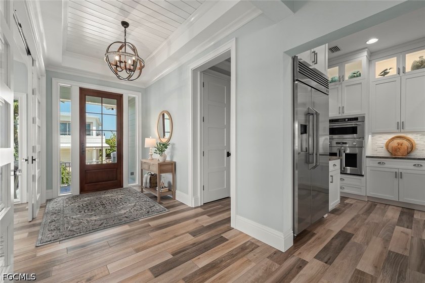 Perfectly positioned on Sanibel Island's coveted east end, just - photo 7