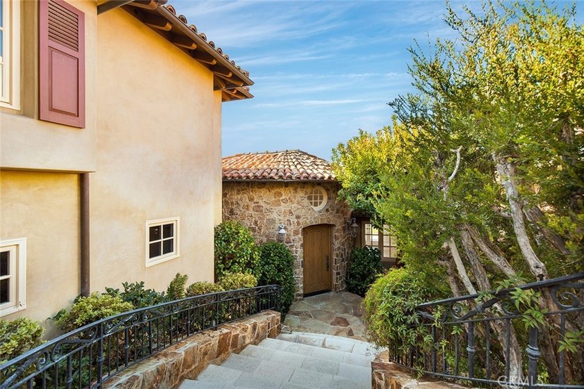 Experience refined coastal living with this exceptional 12-month - photo 9