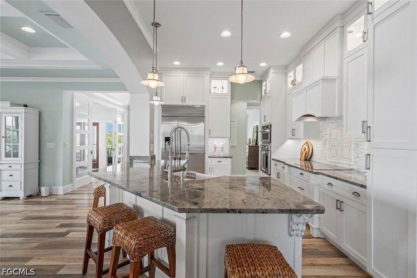 Perfectly positioned on Sanibel Island's coveted east end, just - photo 10
