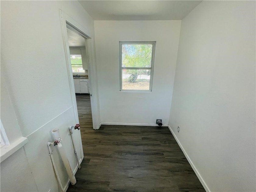 Exceptional opportunity to own a 5-unit income producing - photo 12