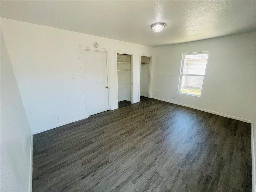 Exceptional opportunity to own a 5-unit income producing - photo 14