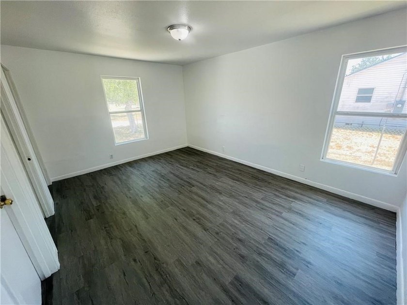 Exceptional opportunity to own a 5-unit income producing - photo 15