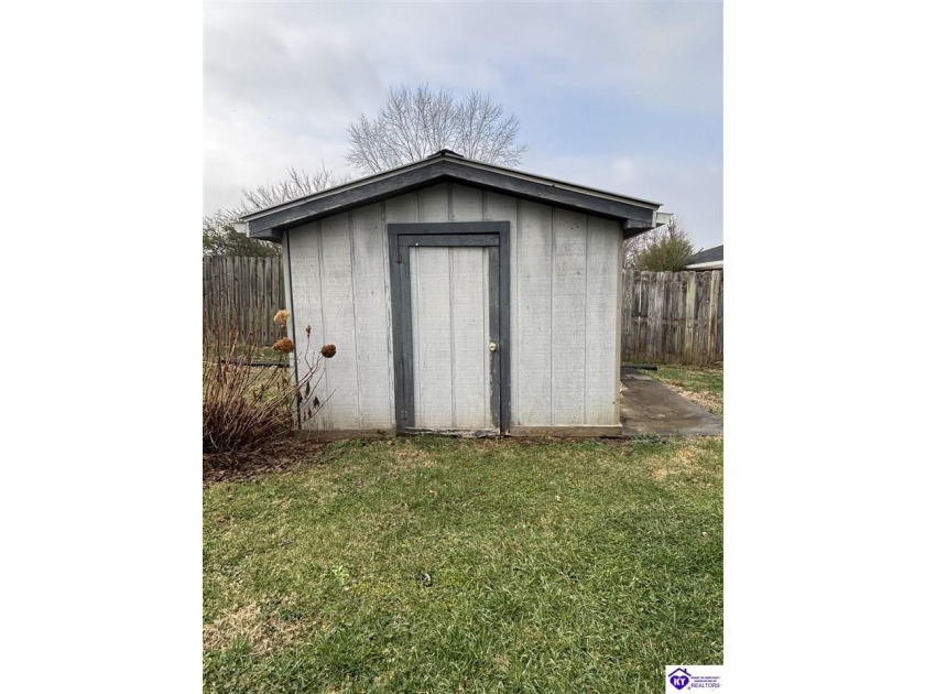 This inviting 3 bedroom, 1.5 bath home offers comfort, character - photo 15