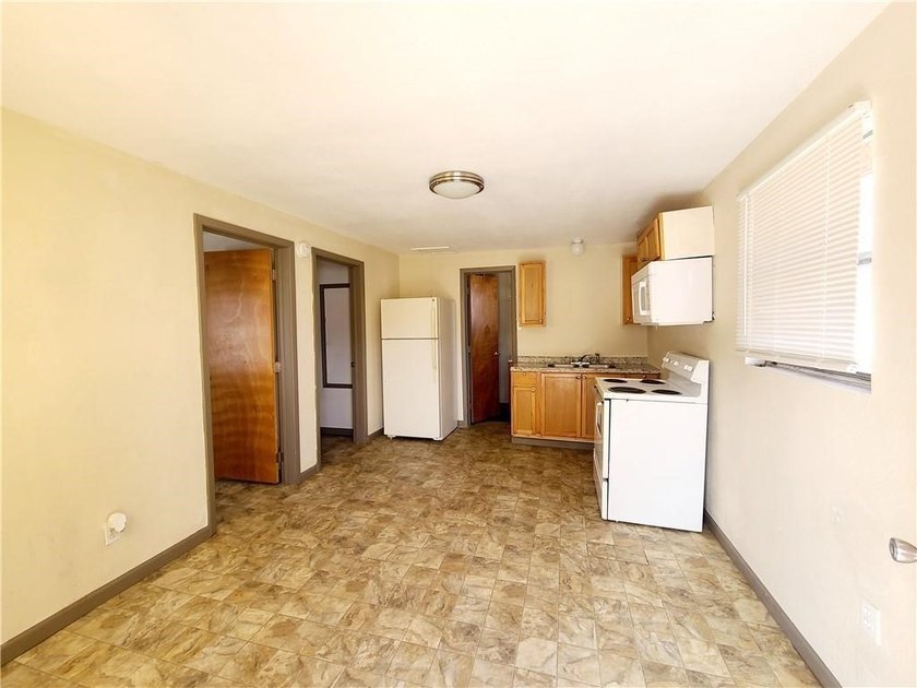 Exceptional opportunity to own a 5-unit income producing - photo 17